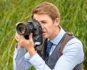 Canon EF 85mm f1.4 USM being held