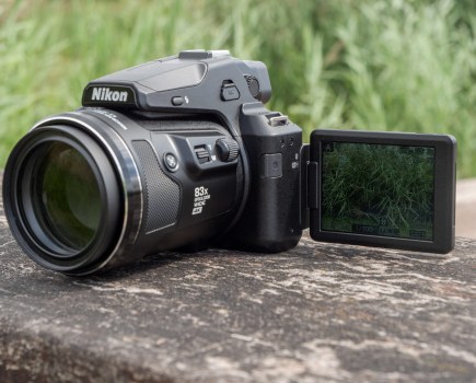 Nikon P950, fully articulating LCD screen