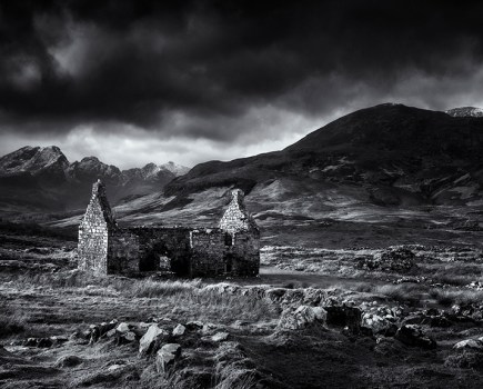 Leica M11 sample image: black and white image of an derelict stone building